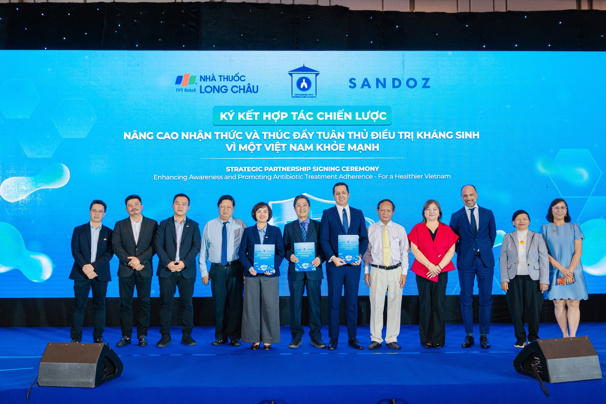 Long Châu hợp tác chiến lược cùng Sandoz về kháng sinh, vì một Việt Nam khỏe mạnh- Ảnh 1.