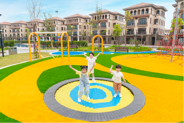 Cư d&acirc;n ti&ecirc;n phong n&oacute;i về cuộc đời đ&aacute;ng sống hơn mỗi ng&agrave;y tại Vinhomes Royal Island - Ảnh 3.