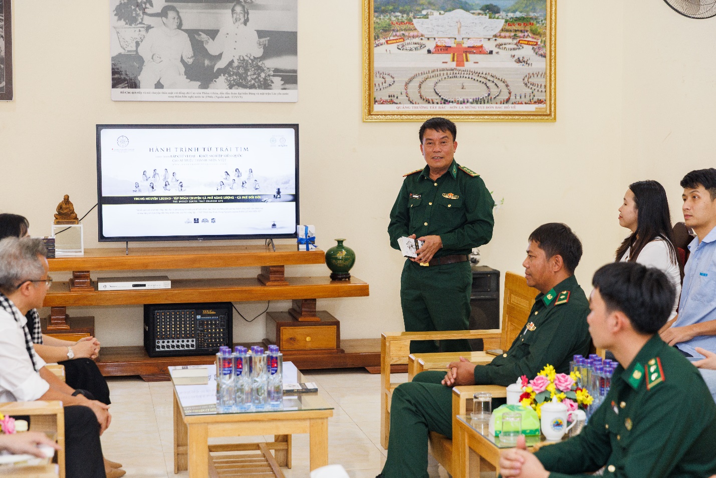 Hành trình Từ Trái Tim – Lên biên giới trao khát vọng, lan tỏa tri thức - Ảnh 14.