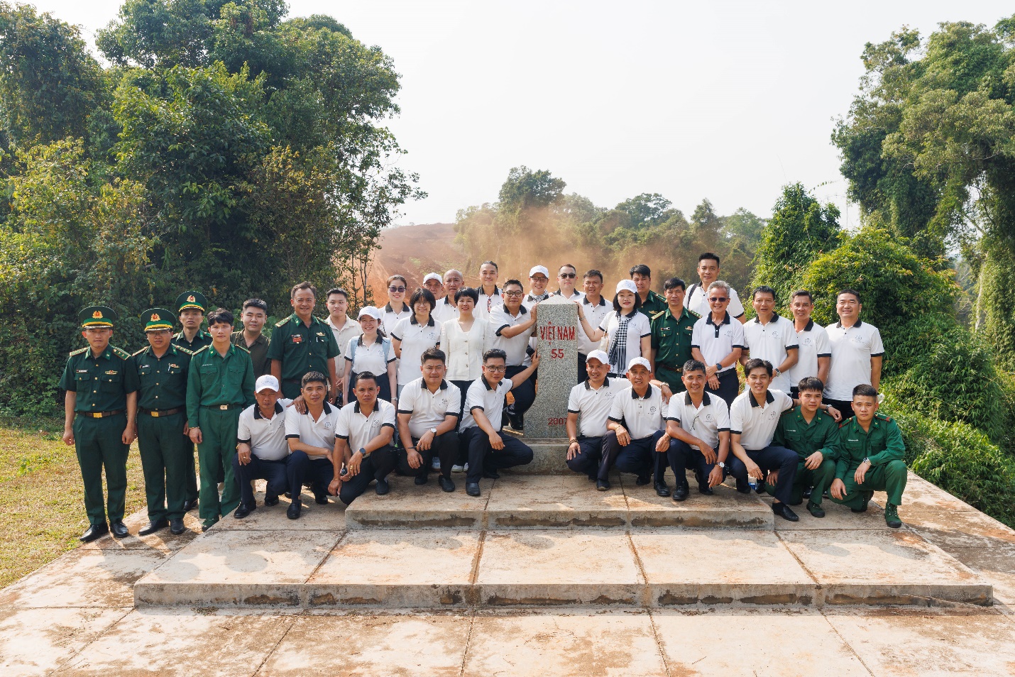 Hành trình Từ Trái Tim – Lên biên giới trao khát vọng, lan tỏa tri thức - Ảnh 3.