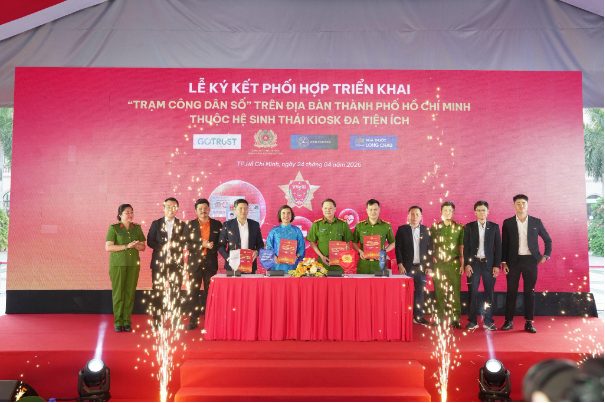 Gia đ&igrave;nh h&agrave;o hứng trải nghiệm chăm s&oacute;c sức khoẻ th&ocirc;ng minh tại Trạm C&ocirc;ng d&acirc;n số - Ảnh 2.