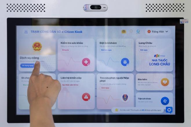 Người dân TP.HCM bất ngờ với Trạm Công dân số “tất cả trong một” ngay sát nhà - Ảnh 1.