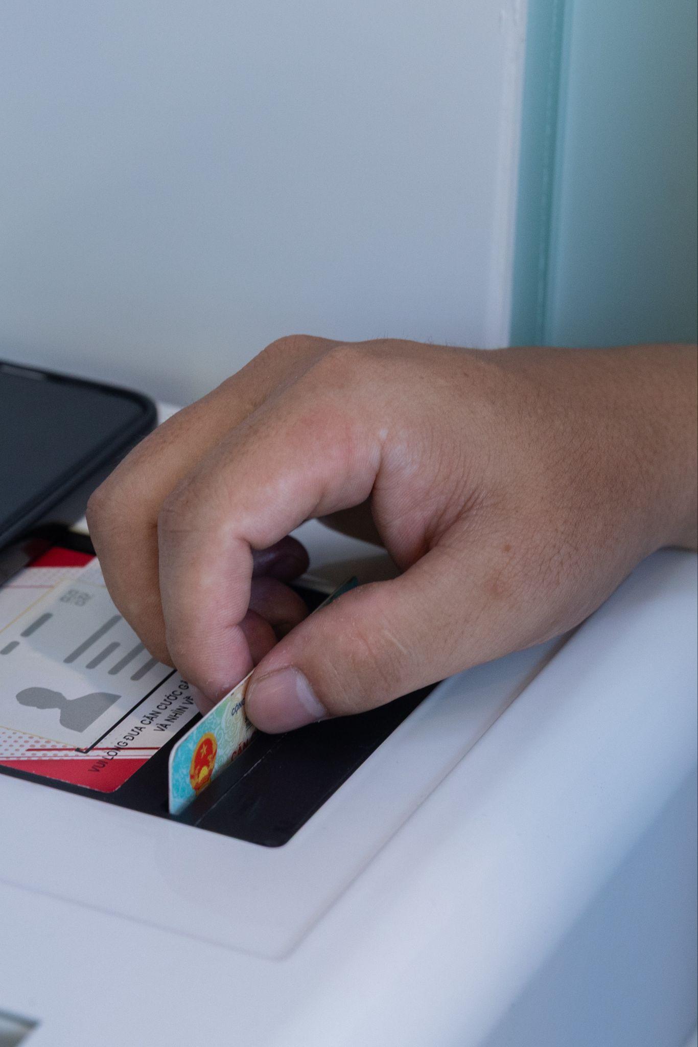 Người dân TP.HCM bất ngờ với Trạm Công dân số “tất cả trong một” ngay sát nhà - Ảnh 12.