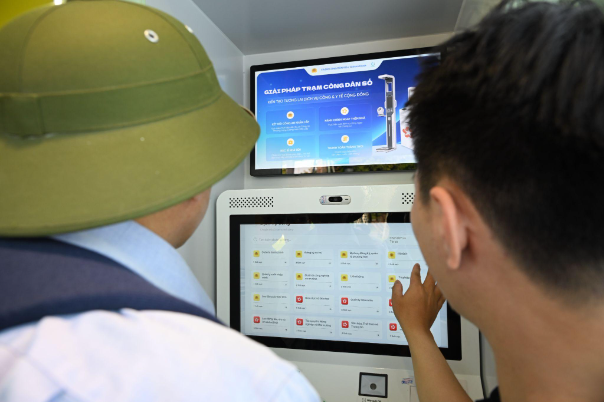 Gia đ&igrave;nh h&agrave;o hứng trải nghiệm chăm s&oacute;c sức khoẻ th&ocirc;ng minh tại Trạm C&ocirc;ng d&acirc;n số - Ảnh 4.