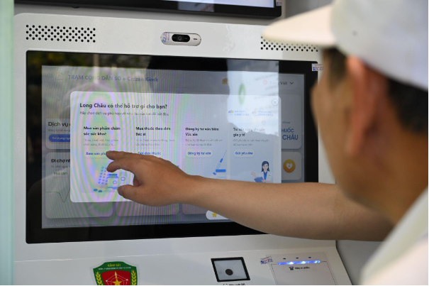 Gia đ&igrave;nh h&agrave;o hứng trải nghiệm chăm s&oacute;c sức khoẻ th&ocirc;ng minh tại Trạm C&ocirc;ng d&acirc;n số - Ảnh 8.