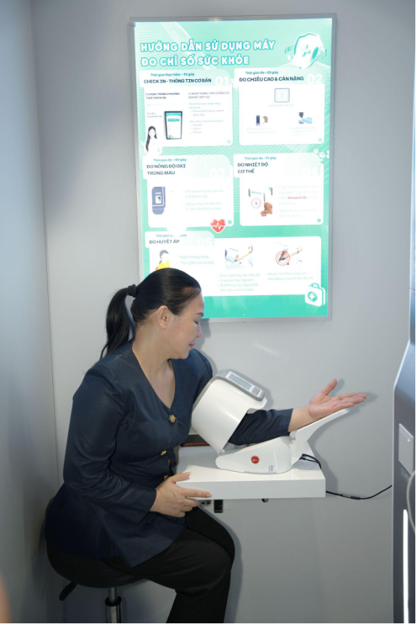 Gia đ&igrave;nh h&agrave;o hứng trải nghiệm chăm s&oacute;c sức khoẻ th&ocirc;ng minh tại Trạm C&ocirc;ng d&acirc;n số - Ảnh 9.