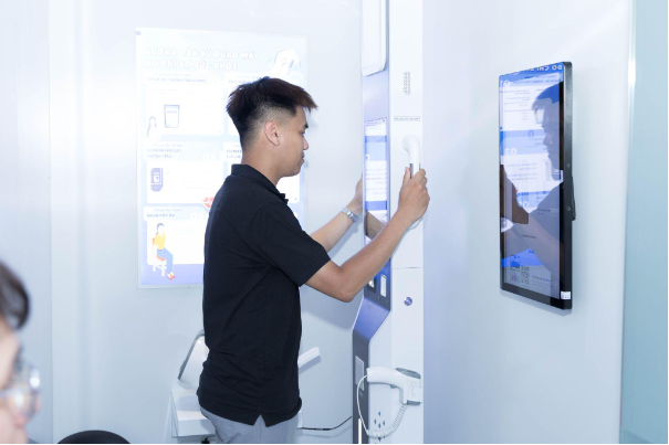 Gia đ&igrave;nh h&agrave;o hứng trải nghiệm chăm s&oacute;c sức khoẻ th&ocirc;ng minh tại Trạm C&ocirc;ng d&acirc;n số - Ảnh 10.