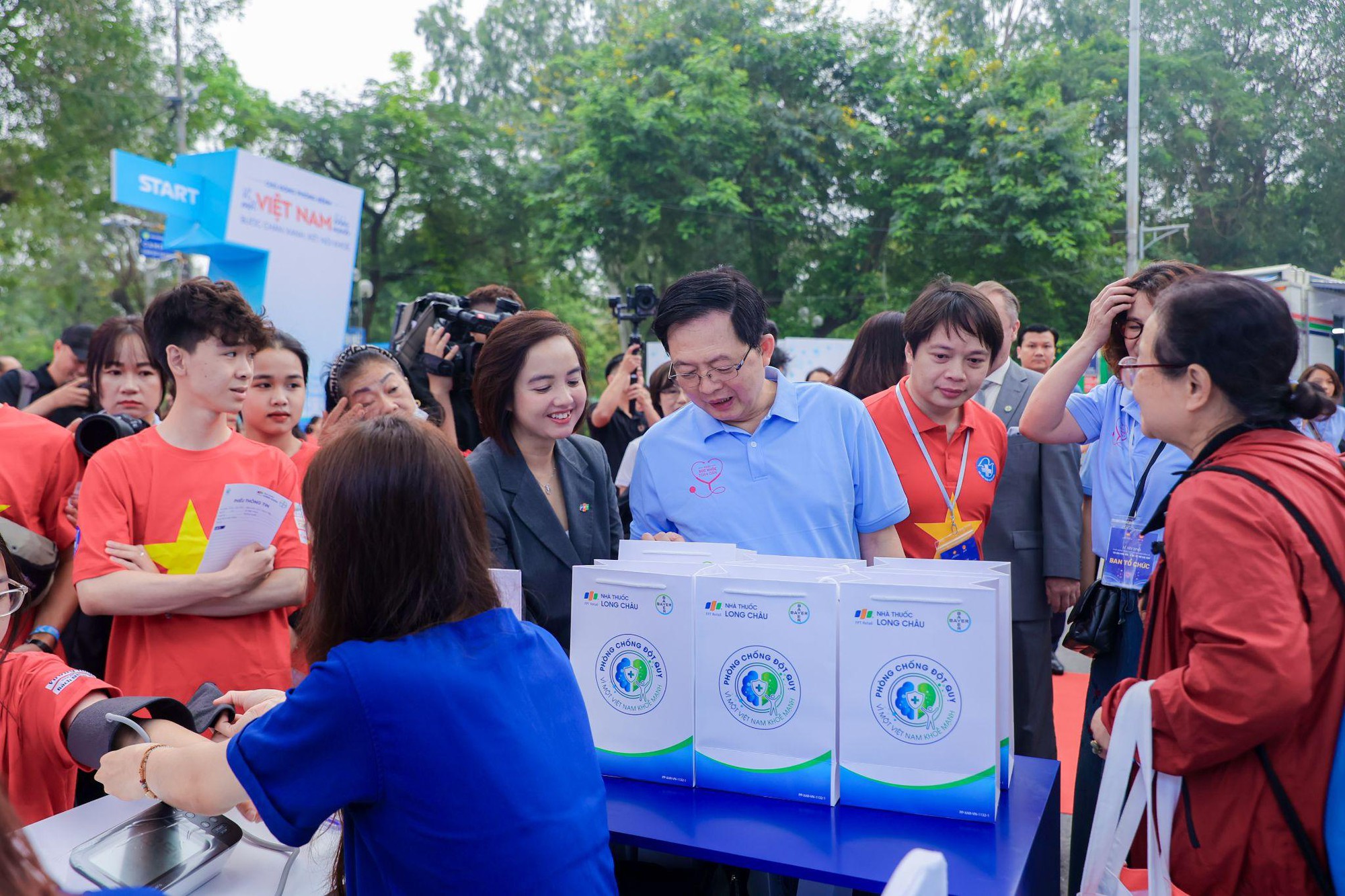 Long Châu và Bayer cùng ngành y tế đẩy lùi gánh nặng đột quỵ- Ảnh 1. Long Châu và Bayer cùng ngành y tế đẩy lùi gánh nặng đột quỵ- Ảnh 1.