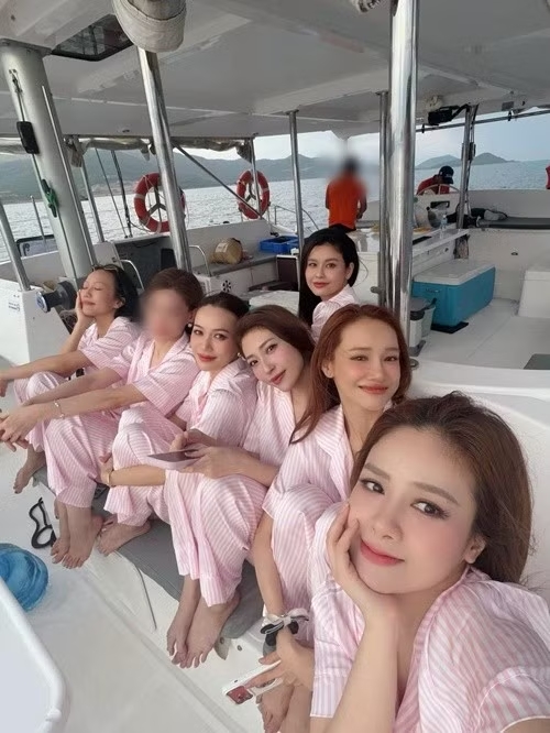 Khám phá sức mạnh 5 không của dầu gội Herbario: Giải pháp chân ái cho mẹ bầu và da đầu nhạy cảm - Ảnh 4. Khám phá sức mạnh 5 không của dầu gội Herbario: Giải pháp chân ái cho mẹ bầu và da đầu nhạy cảm - Ảnh 4.