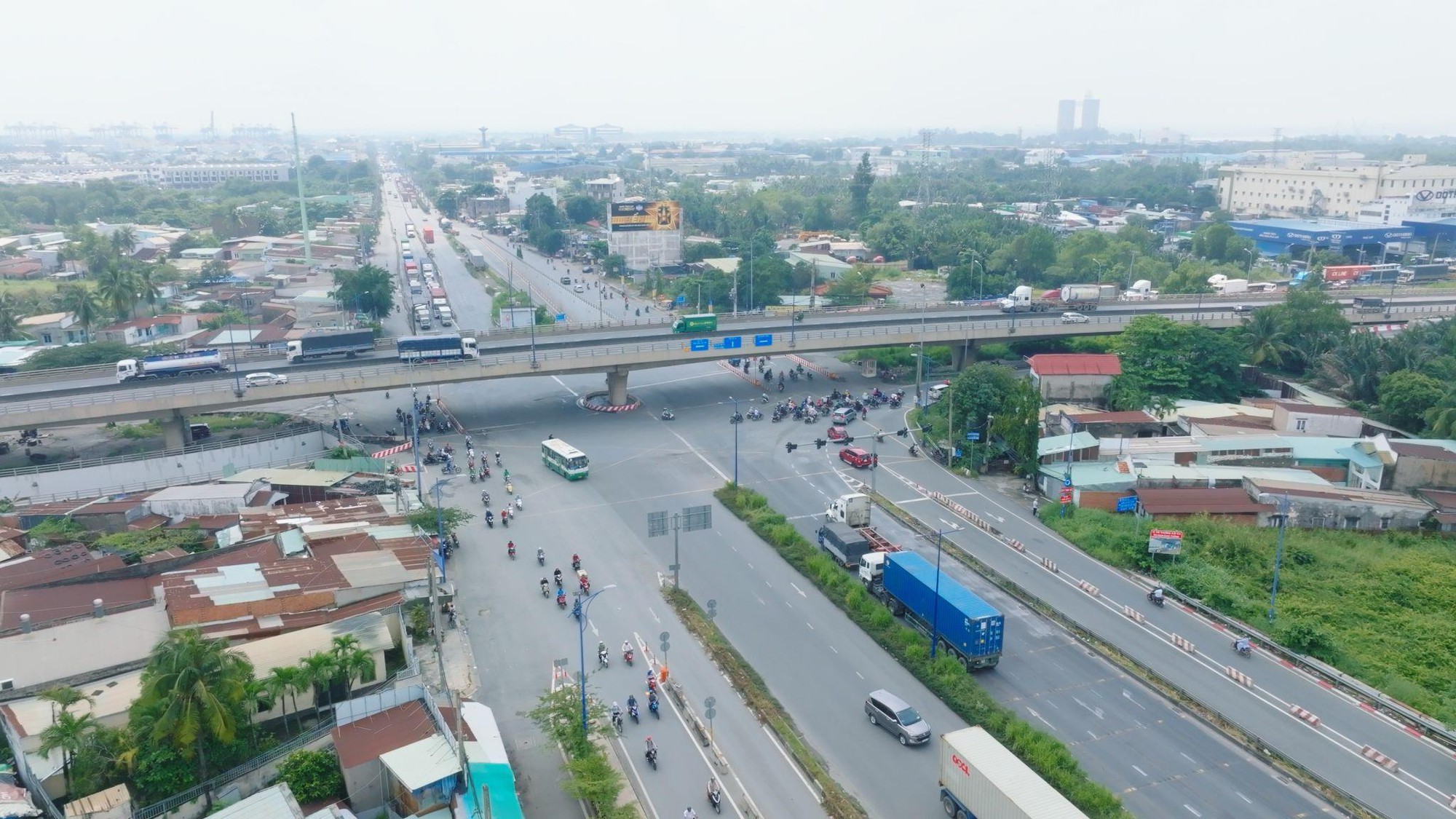 Mạng lưới giao thông “tỷ đô” kích hoạt khu đông bứt phá - Ảnh 2. Mạng lưới giao thông “tỷ đô” kích hoạt khu đông bứt phá - Ảnh 2.