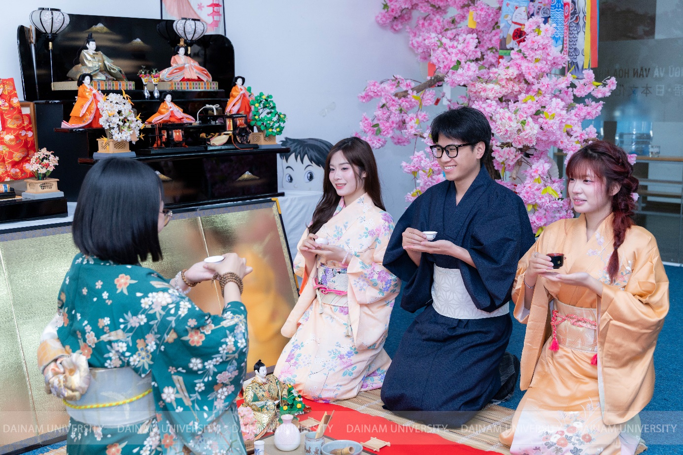 Giáo sư Nhật Bản bàn về tương lai nguồn nhân lực tiếng Nhật trong thời đại AI tại Đại học Đại Nam - Ảnh 4. Giáo sư Nhật Bản bàn về tương lai nguồn nhân lực tiếng Nhật trong thời đại AI tại Đại học Đại Nam - Ảnh 4.