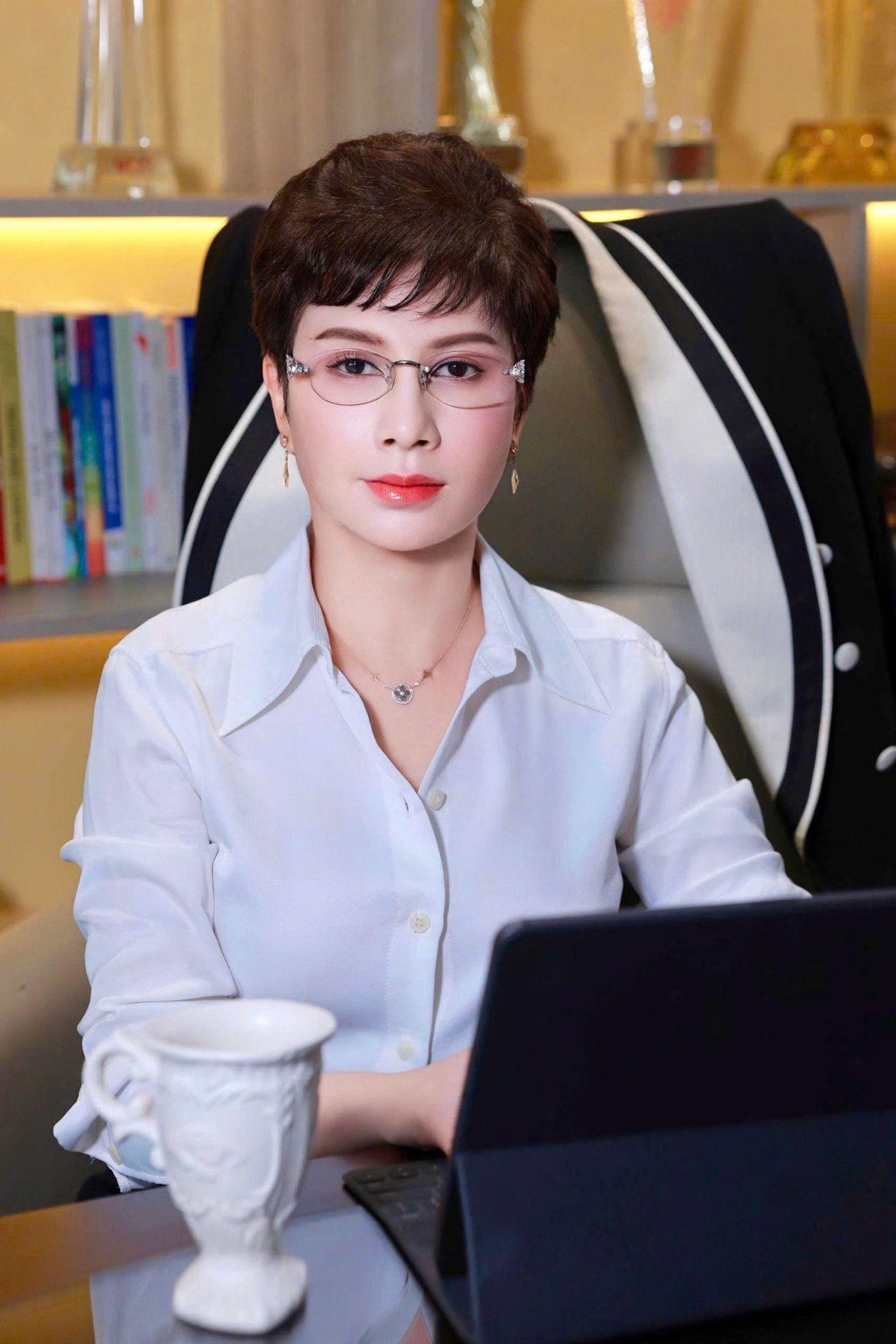 Chủ tịch Đặng Thanh Hằng: Chủ tịch Đặng Thanh Hằng: