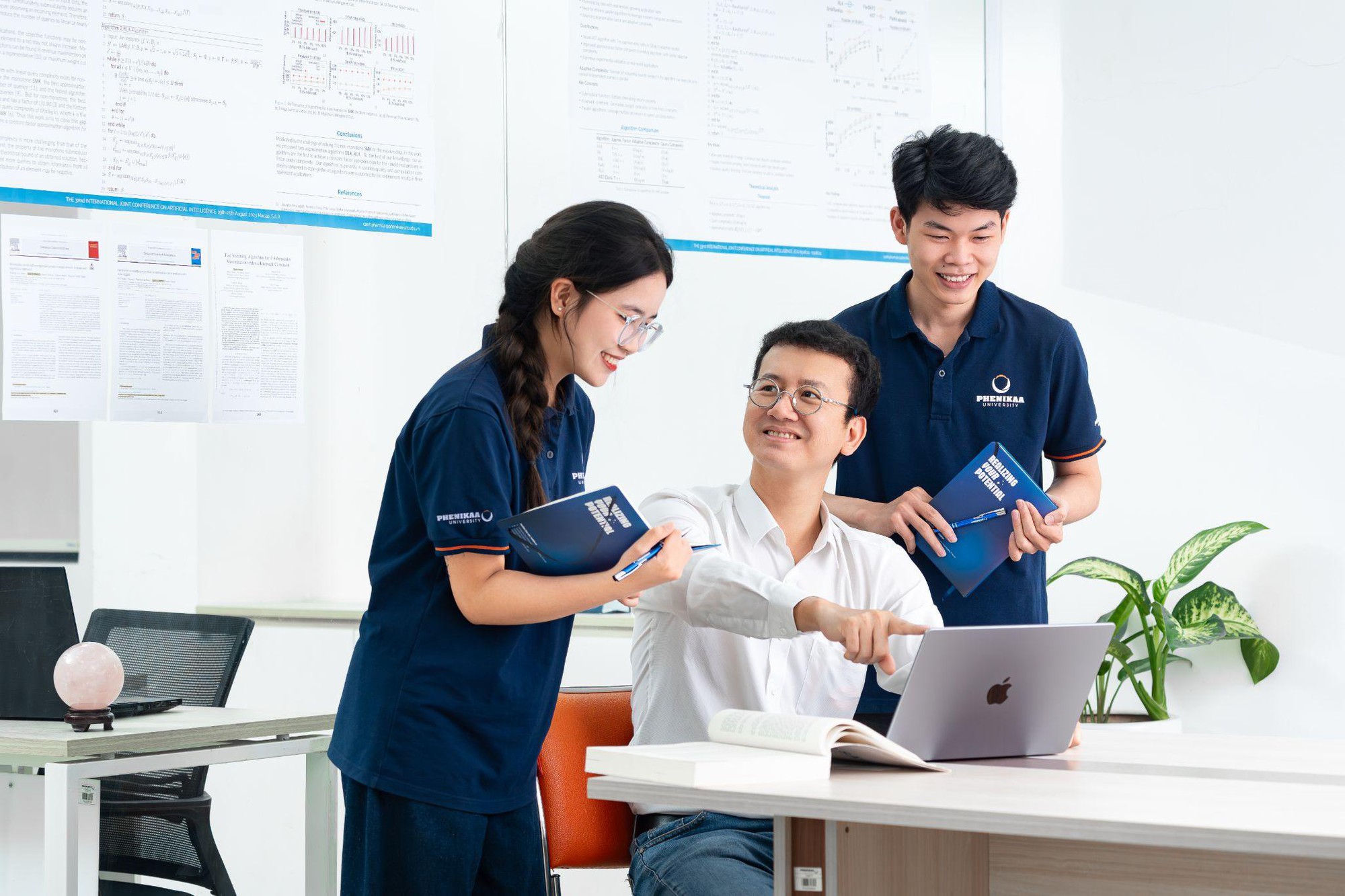 Những người thầy không chỉ dạy kiến thức, mà dạy cách giải quyết vấn đề- Ảnh 2.