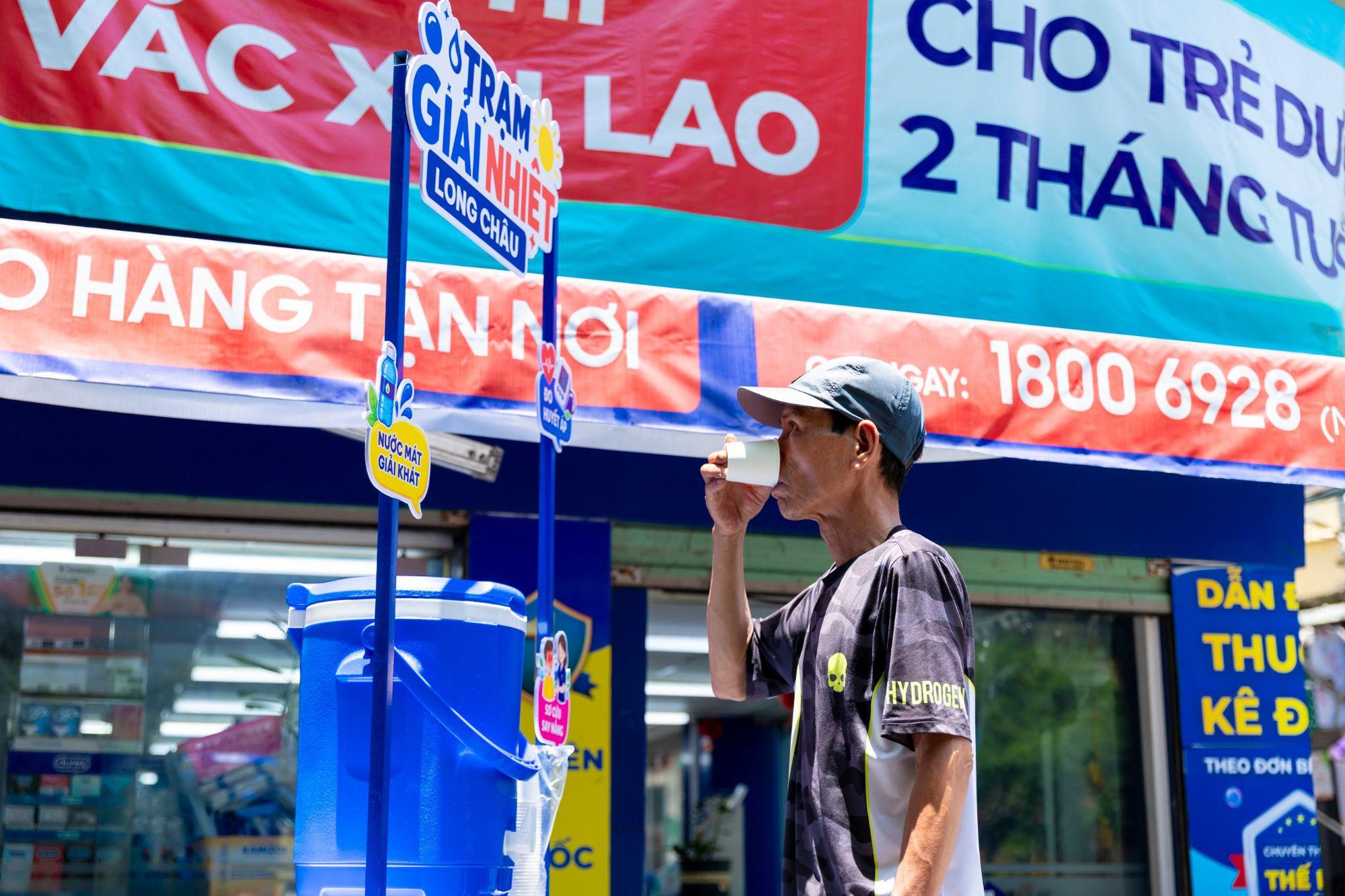 Hơn 1.000 trạm giải nhiệt Long Châu toàn quốc tiếp sức người dân giữa “chảo lửa” mùa hè- Ảnh 1.