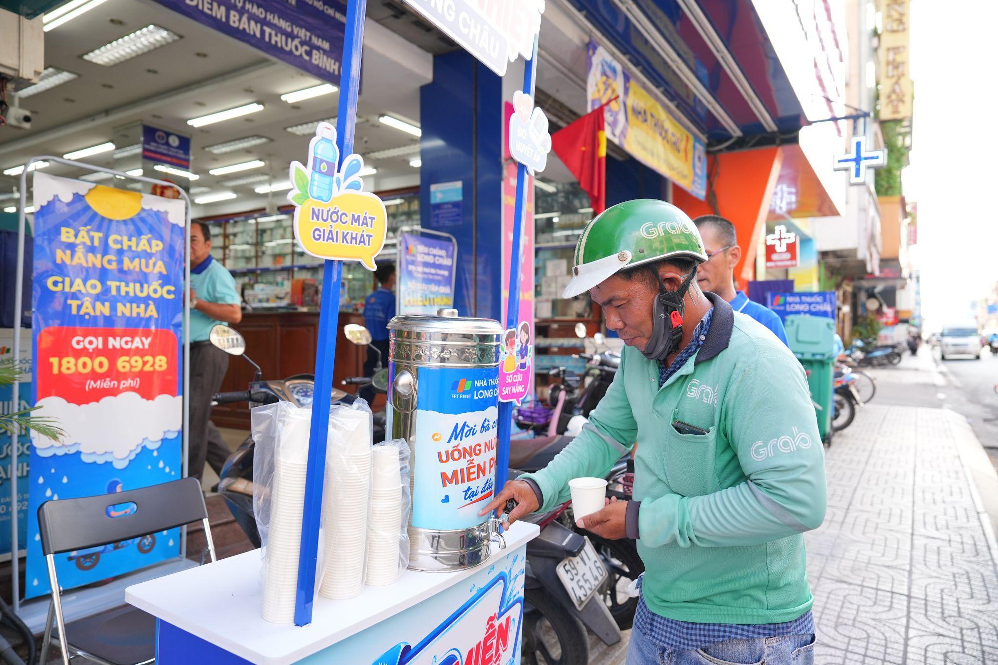 Hơn 1.000 trạm giải nhiệt Long Châu toàn quốc tiếp sức người dân giữa “chảo lửa” mùa hè- Ảnh 5.