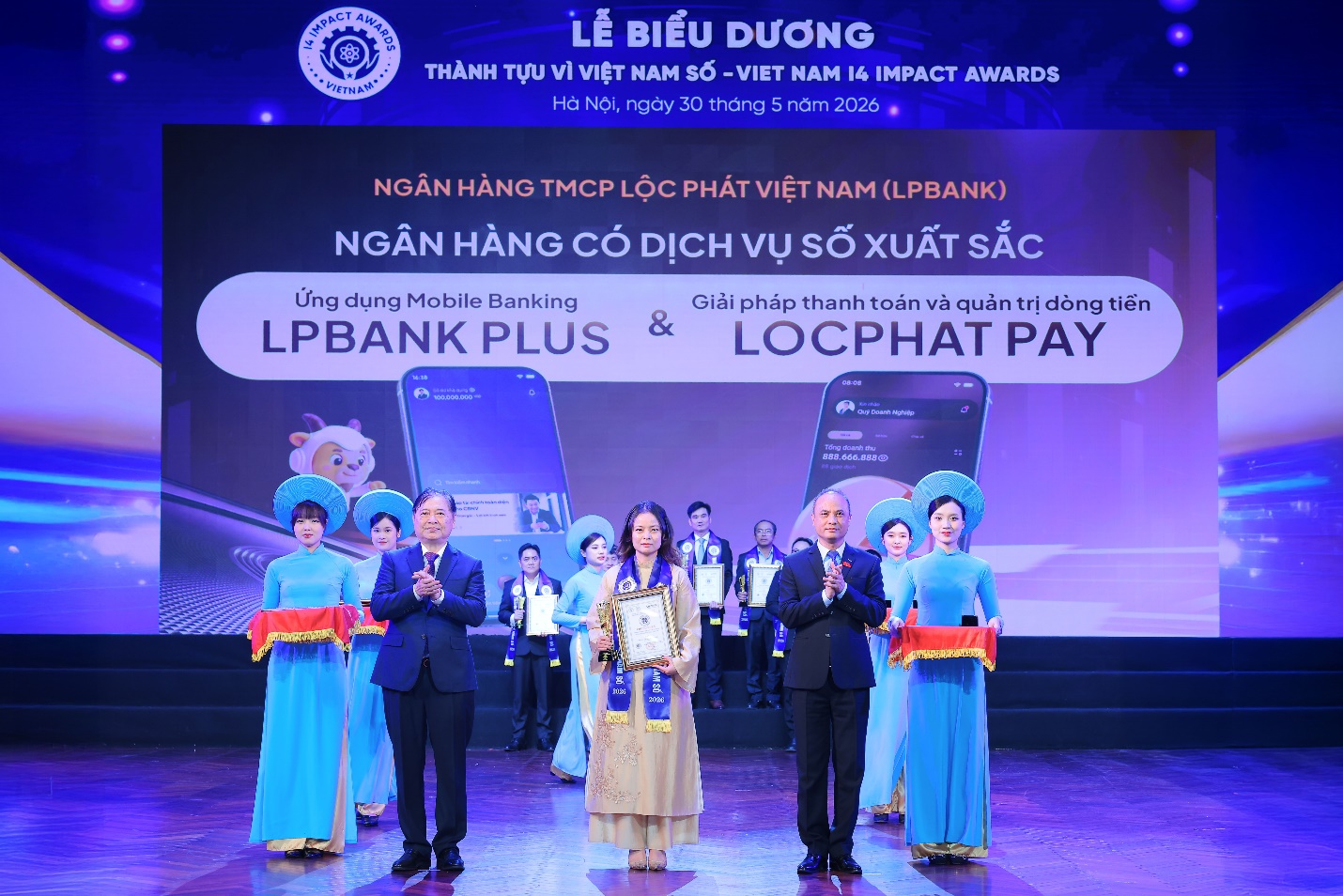 Tổng Giám đốc LPBank được vinh danh “Lãnh đạo Sáng tạo và Chuyển đổi số”- Ảnh 1.