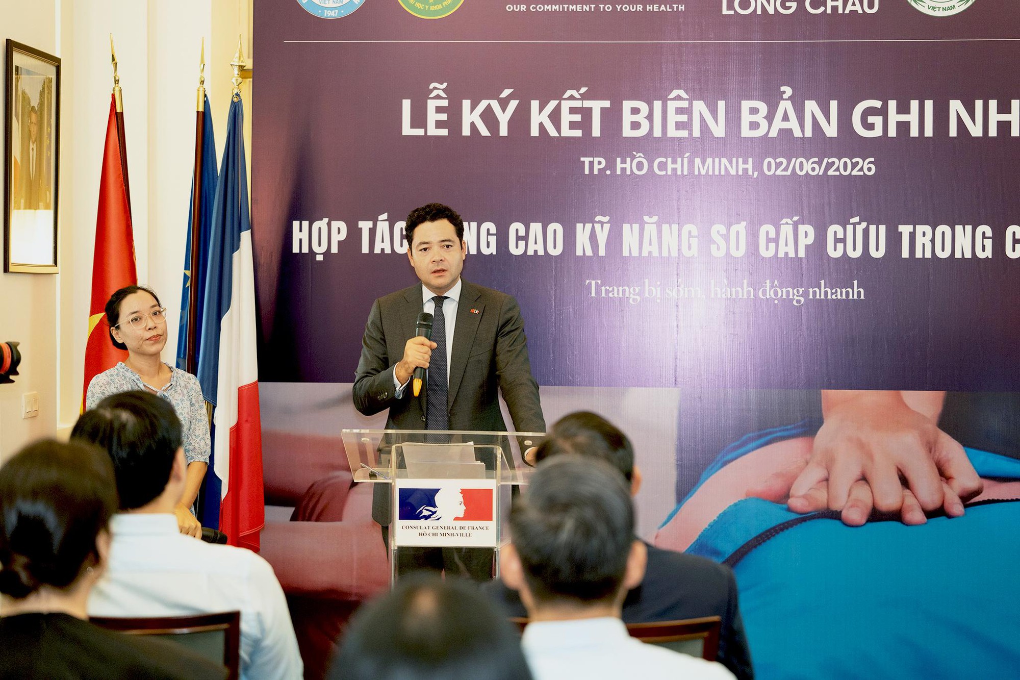 Hệ thống nhà thuốc mở rộng vai trò trạm hỗ trợ “bảo vệ sự sống” cho người dân- Ảnh 1.