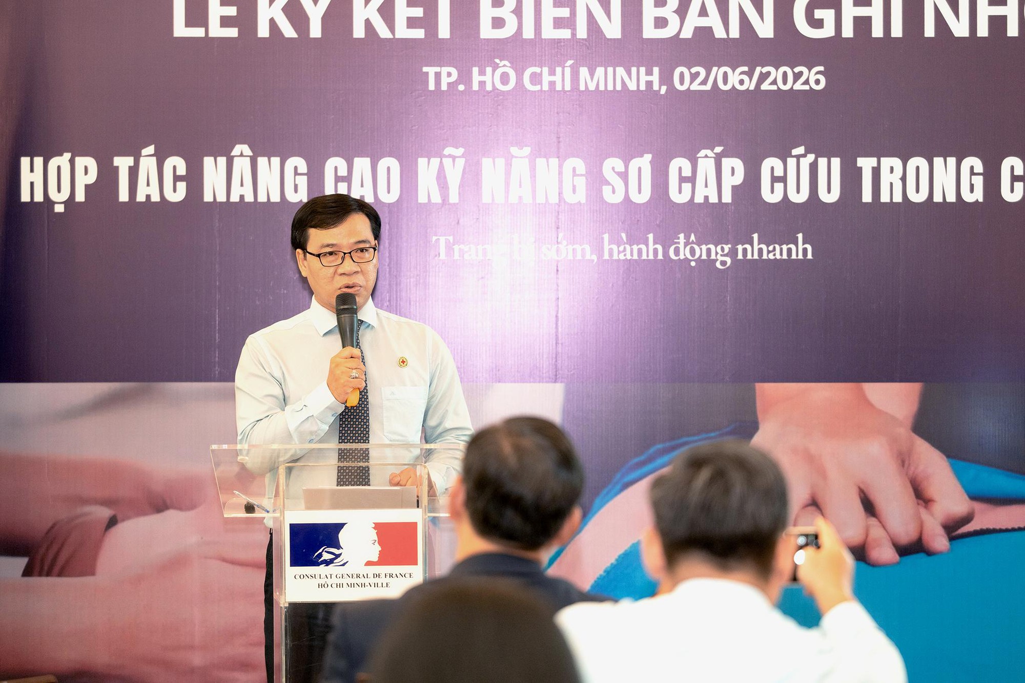 Hệ thống nhà thuốc mở rộng vai trò trạm hỗ trợ “bảo vệ sự sống” cho người dân- Ảnh 3.