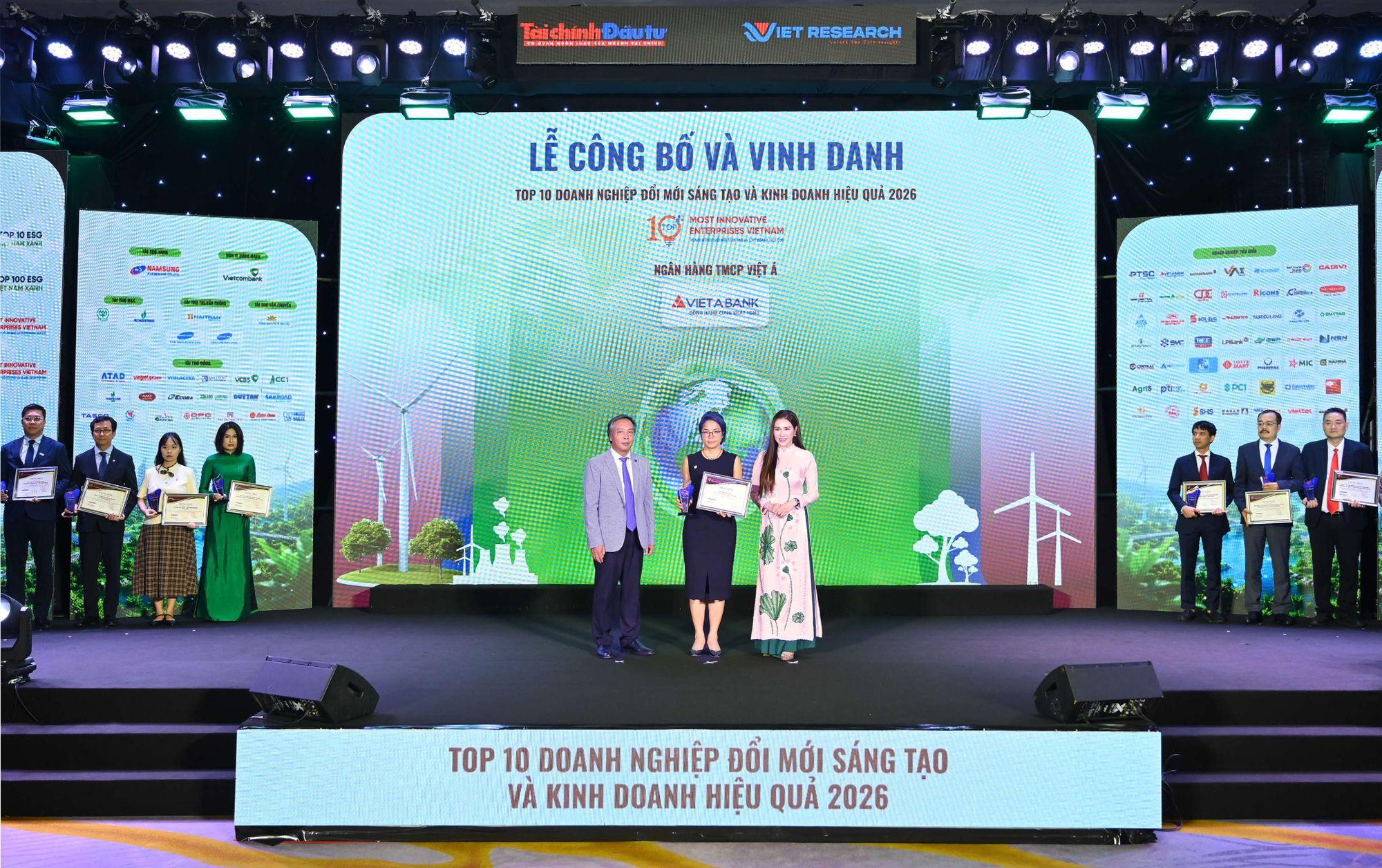 VietABank lập “cú đúp” giải thưởng: Khi đổi mới sáng tạo song hành cùng phát triển bền vững- Ảnh 1.
