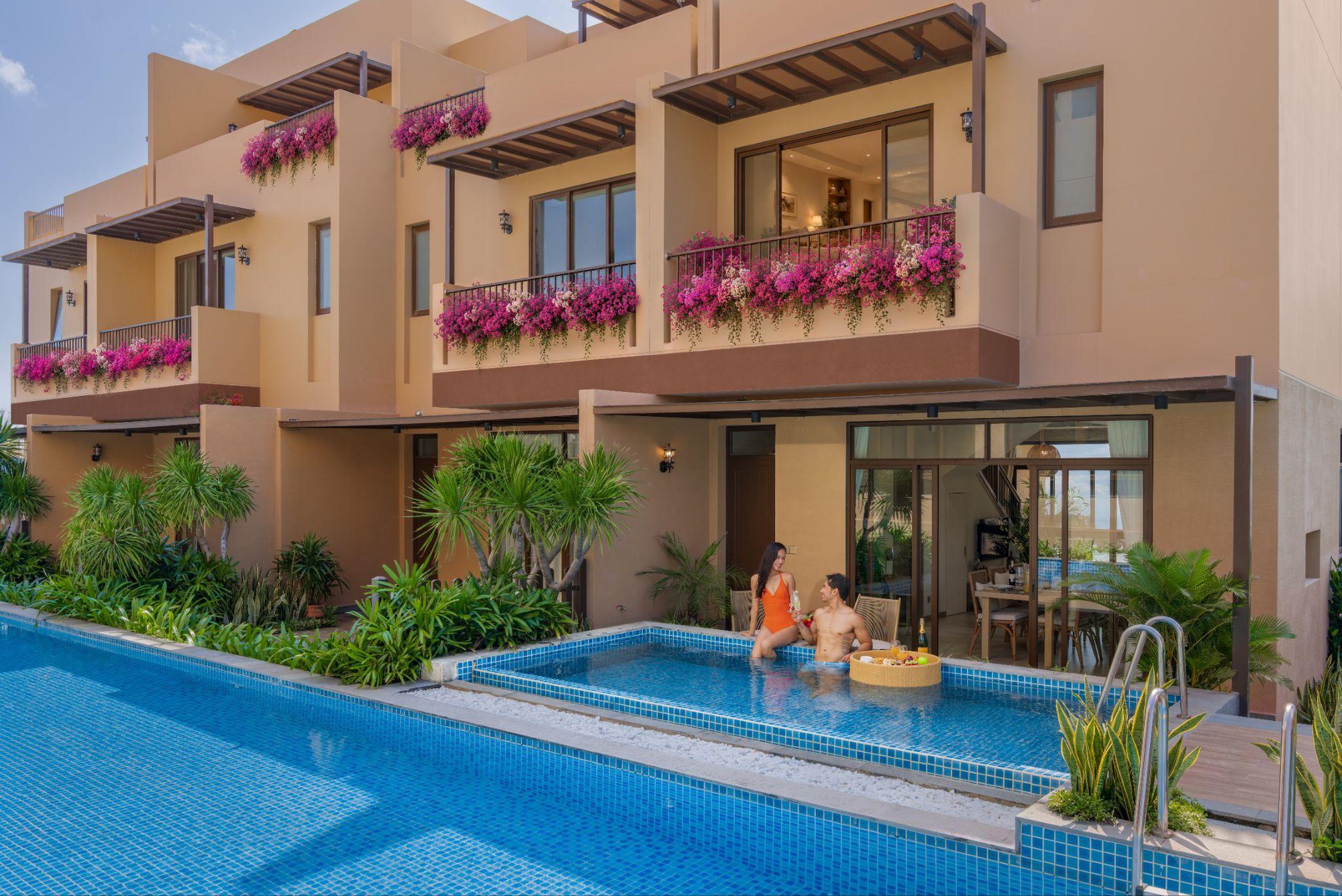 Hàng không dẫn lối, Sông Town bắt trọn khẩu vị lưu trú của dòng khách ngoại - Ảnh 2.