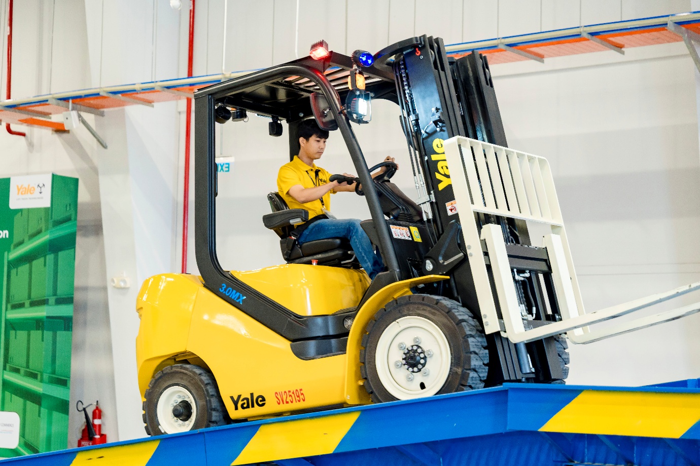 Hành trình xanh hóa Logistics: Xe nâng Yale Việt Nam và dấu ấn của người mở đường- Ảnh 3. Hành trình xanh hóa Logistics: Xe nâng Yale Việt Nam và dấu ấn của người mở đường- Ảnh 3.