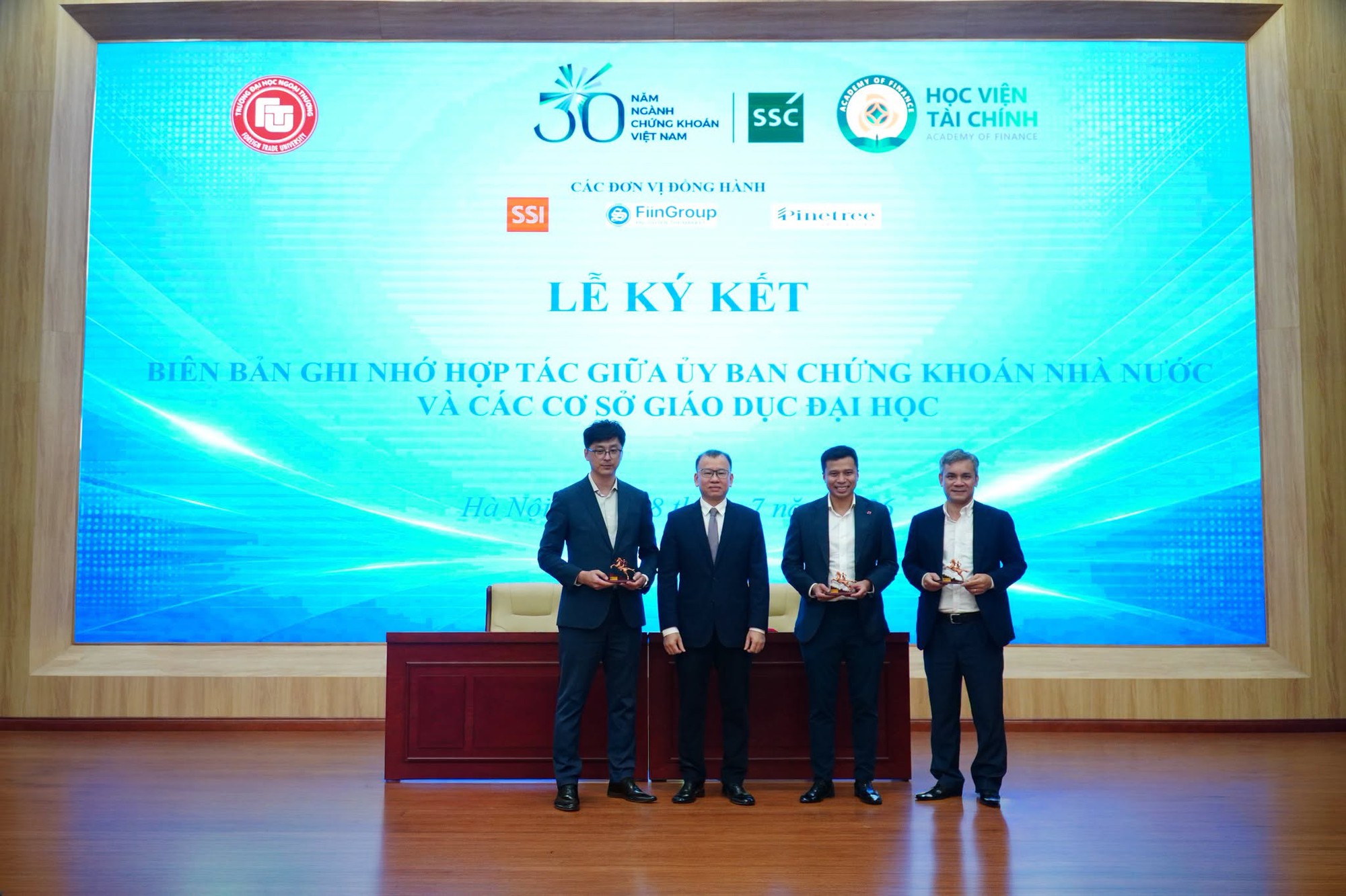 Pinetree đồng hành cùng SSC thúc đẩy giáo dục tài chính cho thế hệ trẻ- Ảnh 1. Pinetree đồng hành cùng SSC thúc đẩy giáo dục tài chính cho thế hệ trẻ- Ảnh 1.