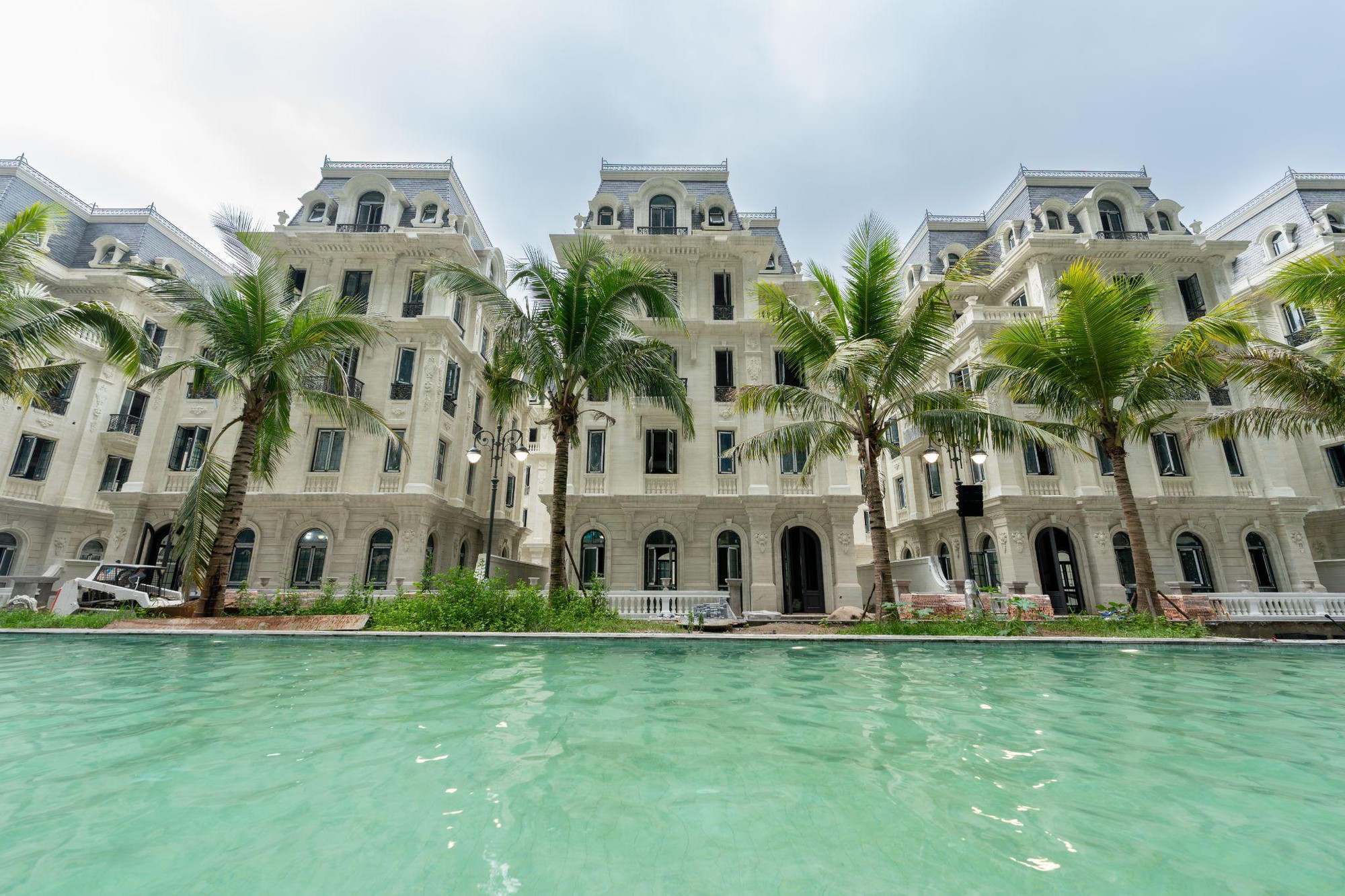 Mục sở thị BST 60 dinh thự siêu sang bên Crystal Lagoon gần 0,5km trước ngày bàn giao tại Ciputra- Ảnh 1. Mục sở thị BST 60 dinh thự siêu sang bên Crystal Lagoon gần 0,5km trước ngày bàn giao tại Ciputra- Ảnh 1.