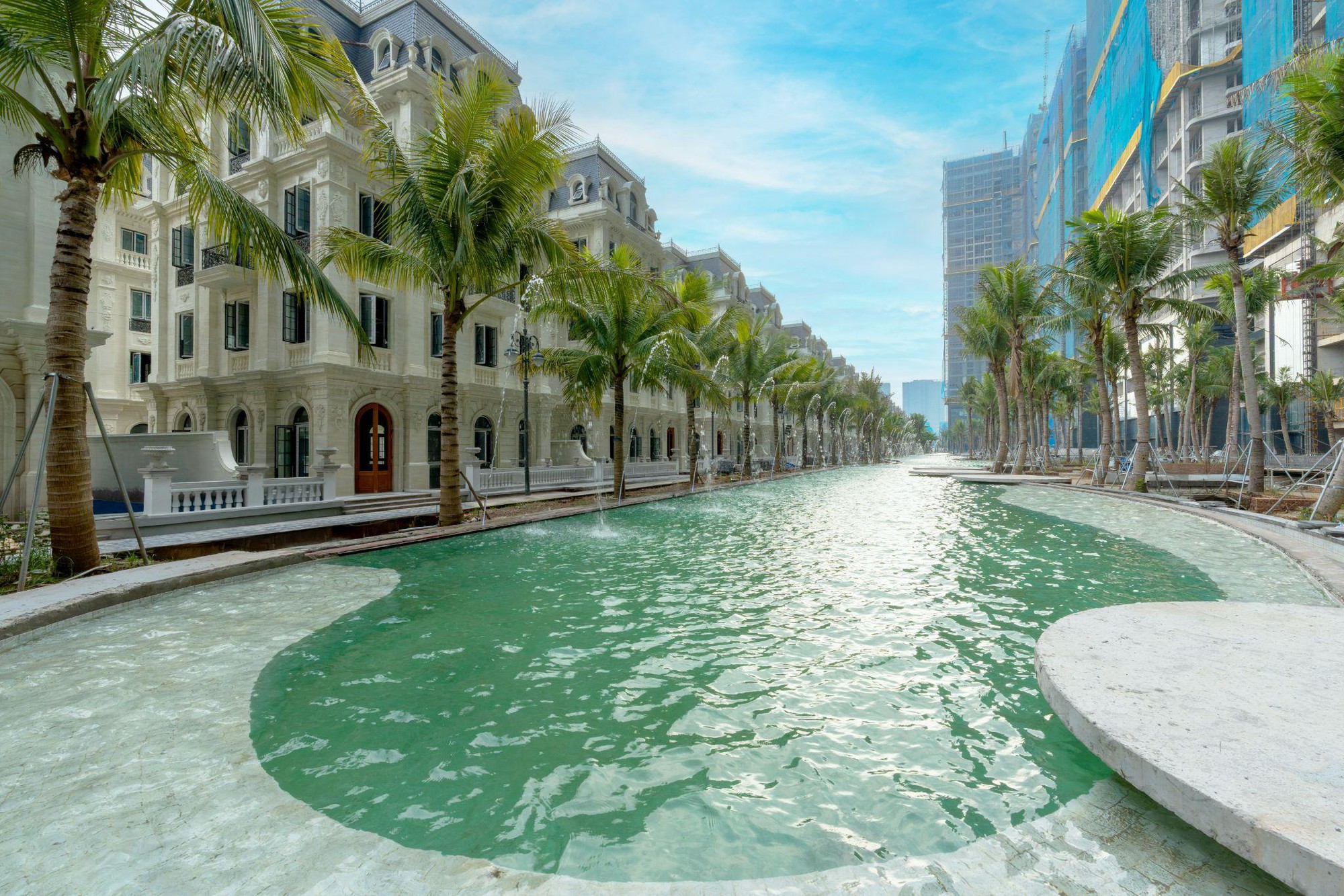 Mục sở thị BST 60 dinh thự siêu sang bên Crystal Lagoon gần 0,5km trước ngày bàn giao tại Ciputra- Ảnh 5. Mục sở thị BST 60 dinh thự siêu sang bên Crystal Lagoon gần 0,5km trước ngày bàn giao tại Ciputra- Ảnh 5.