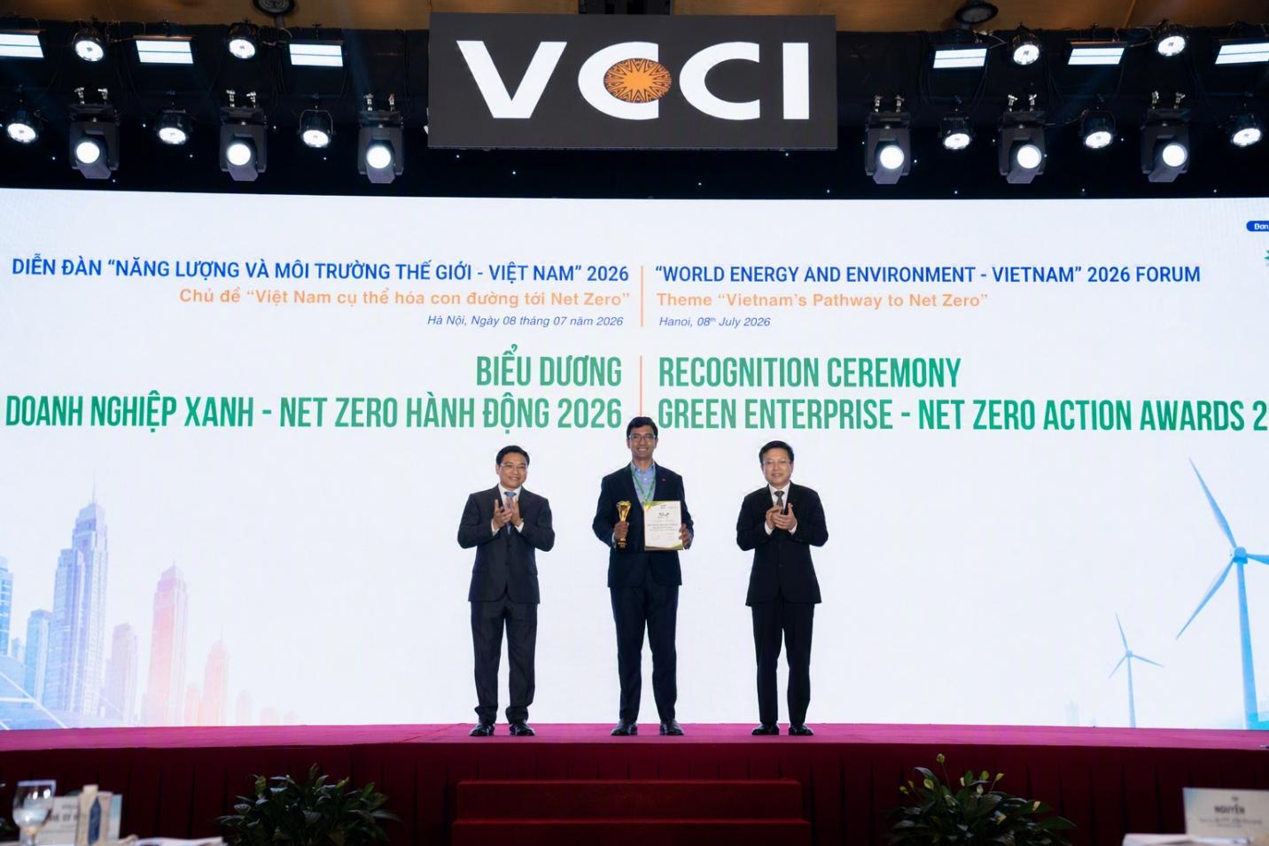 Thúc đẩy lộ trình trung hòa carbon: Techcombank nhận giải thưởng Top 10 Doanh nghiệp Net Zero 2026- Ảnh 2. Thúc đẩy lộ trình trung hòa carbon: Techcombank nhận giải thưởng Top 10 Doanh nghiệp Net Zero 2026- Ảnh 2.