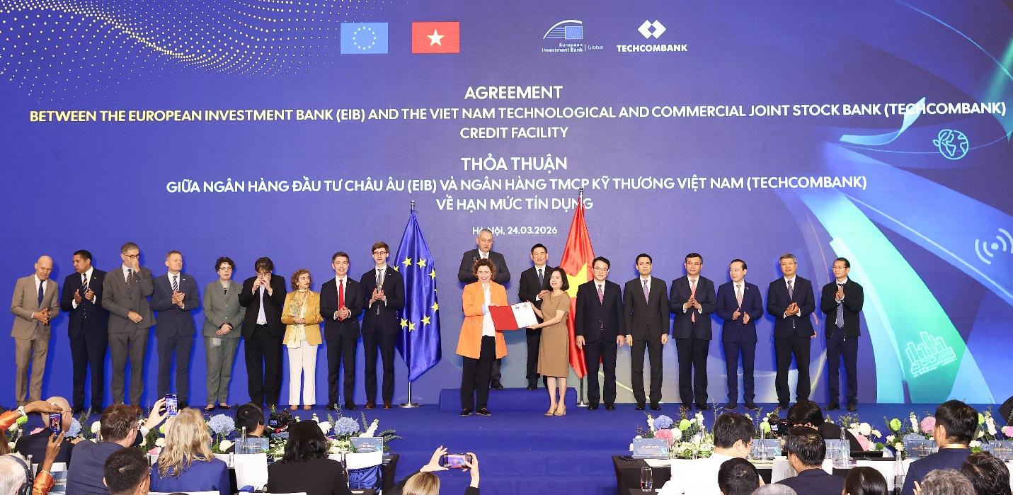 Thúc đẩy lộ trình trung hòa carbon: Techcombank nhận giải thưởng Top 10 Doanh nghiệp Net Zero 2026- Ảnh 3. Thúc đẩy lộ trình trung hòa carbon: Techcombank nhận giải thưởng Top 10 Doanh nghiệp Net Zero 2026- Ảnh 3.