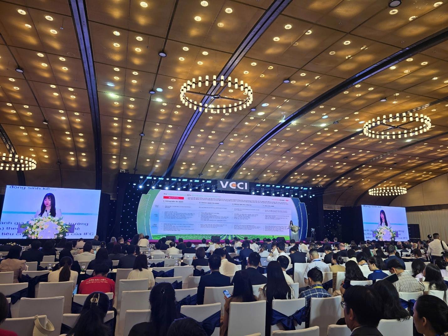 Thúc đẩy lộ trình trung hòa carbon: Techcombank nhận giải thưởng Top 10 Doanh nghiệp Net Zero 2026- Ảnh 4. Thúc đẩy lộ trình trung hòa carbon: Techcombank nhận giải thưởng Top 10 Doanh nghiệp Net Zero 2026- Ảnh 4.