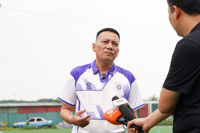 Từ lời hứa với cử tri đến những sân bóng cộng đồng- Ảnh 1. Từ lời hứa với cử tri đến những sân bóng cộng đồng- Ảnh 1.