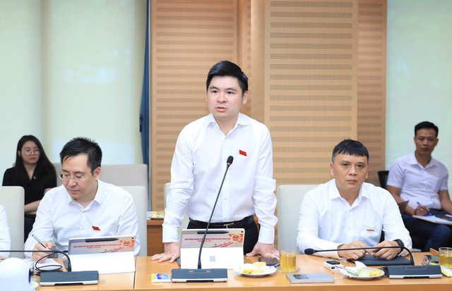Từ lời hứa với cử tri đến những sân bóng cộng đồng- Ảnh 7. Từ lời hứa với cử tri đến những sân bóng cộng đồng- Ảnh 7.