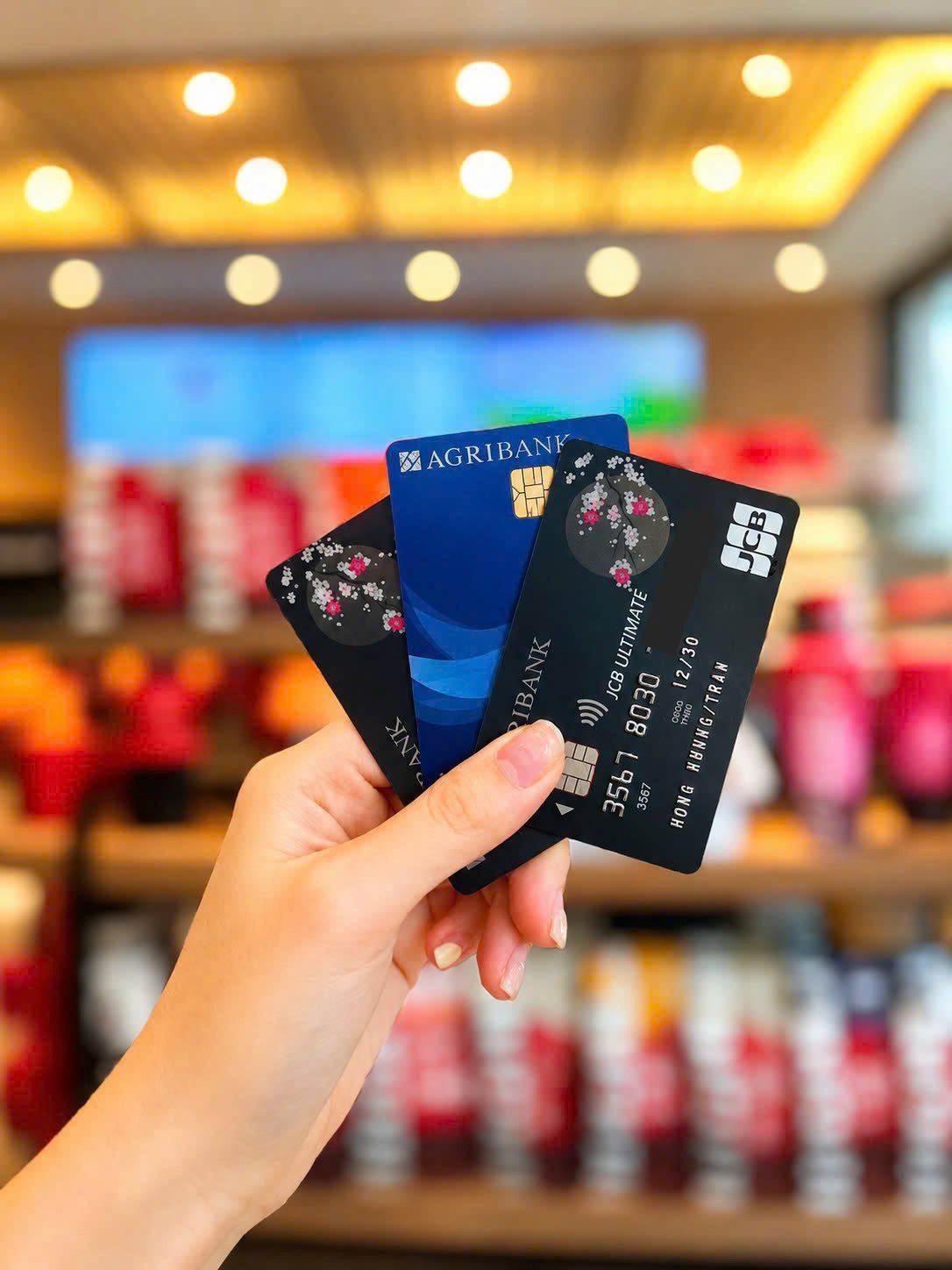 Agrigatou: Thay lời muốn nói - Gói trọn tri ân cùng thẻ Agribank JCB- Ảnh 1. Agrigatou: Thay lời muốn nói - Gói trọn tri ân cùng thẻ Agribank JCB- Ảnh 1.