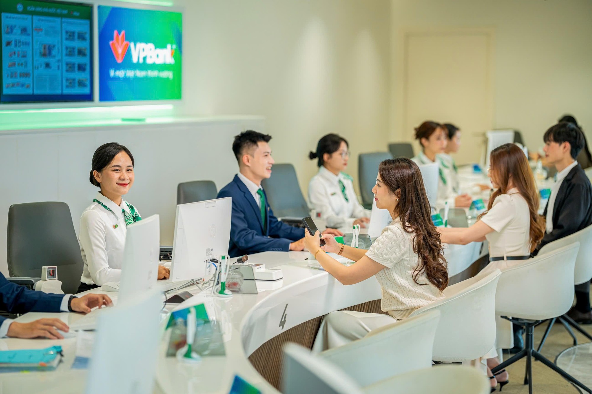 Vững vàng trước biến động, VPBank duy trì tăng trưởng mạnh mẽ nửa đầu năm 2026- Ảnh 1. Vững vàng trước biến động, VPBank duy trì tăng trưởng mạnh mẽ nửa đầu năm 2026- Ảnh 1.