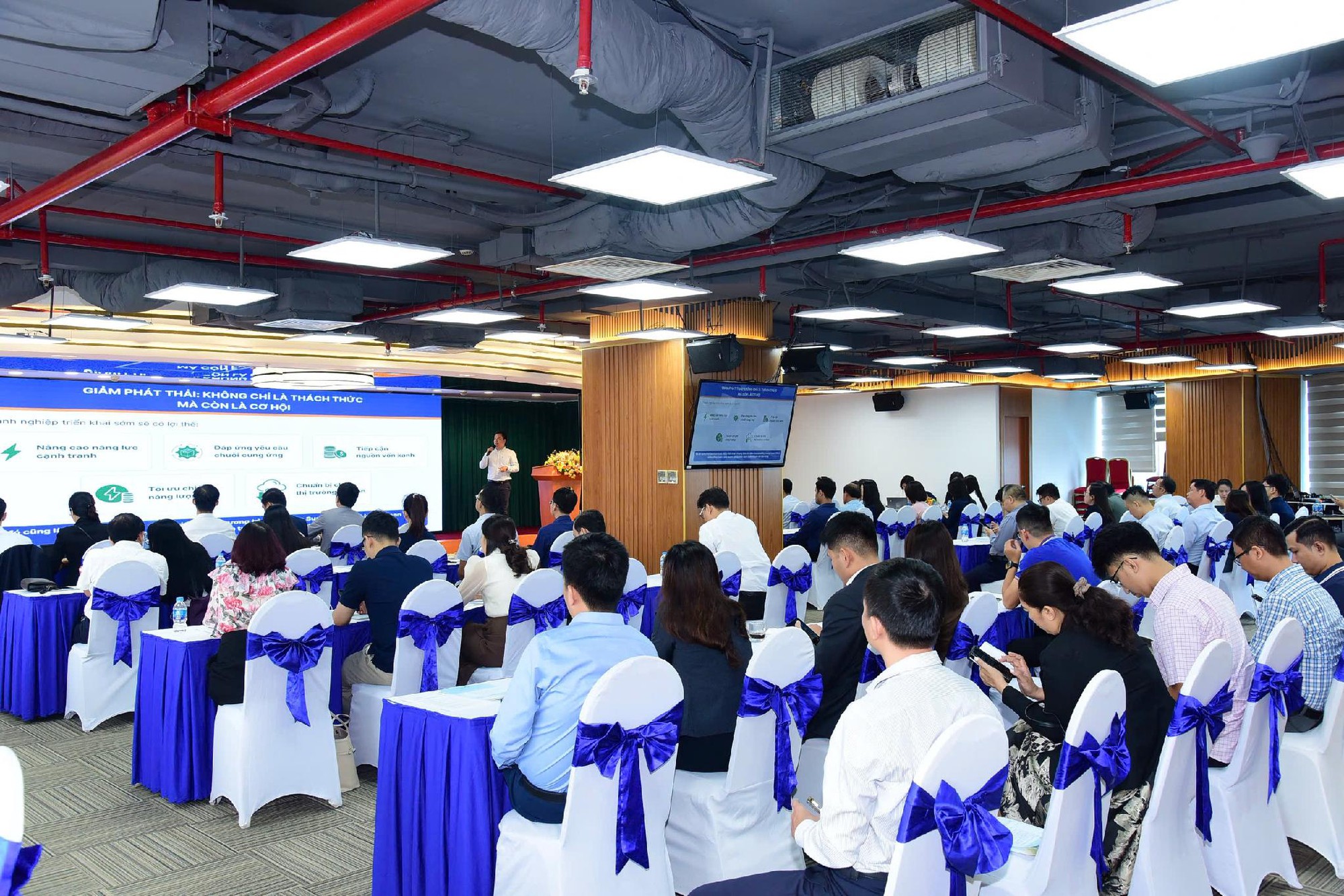 Giảm phát thải: Khi doanh nghiệp “chuyển vai” từ tìm hiểu sang triển khai- Ảnh 1. Giảm phát thải: Khi doanh nghiệp “chuyển vai” từ tìm hiểu sang triển khai- Ảnh 1.