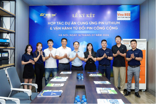 Doanh nghiệp bắt tay phát triển tủ đổi pin công cộng, gỡ rào cản sạc pin truyền thống - Ảnh 1.