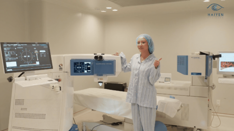 Văn Mai Hương đi x&oacute;a cận nhưng được b&aacute;c sĩ y&ecirc;u cầu l&agrave;m th&ecirc;m một việc trước khi phẫu thuật - Ảnh 1.