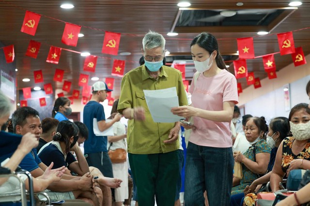 Bảo hiểm bù đắp chi phí y tế: giải pháp tất yếu để giảm gánh nặng chi phí y tế tự chi trả - Ảnh 1. Bảo hiểm bù đắp chi phí y tế: giải pháp tất yếu để giảm gánh nặng chi phí y tế tự chi trả - Ảnh 1.