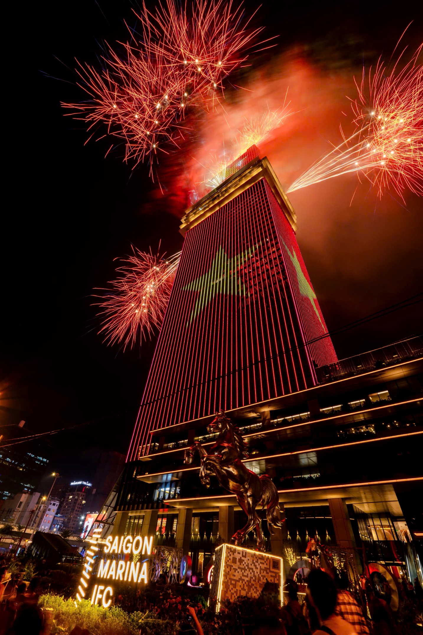 Saigon Marina IFC tự hào tỏa sáng, tôn vinh nửa thế kỷ mang tên Bác- Ảnh 2. Saigon Marina IFC tự hào tỏa sáng, tôn vinh nửa thế kỷ mang tên Bác- Ảnh 2.