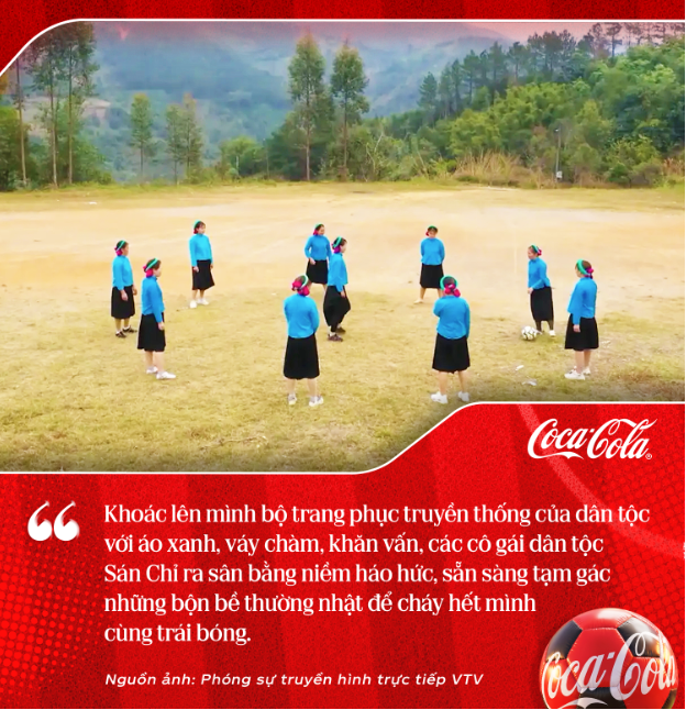 Phụ nữ Sán Chỉ sống trọn đam mê với bóng đá từ đôi chân trần - Ảnh 1.