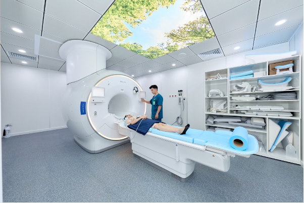 Hết lo vượt biển chữa bệnh, người dân Phú Quốc tiếp cận y tế chất lượng cao với bác sĩ tuyến cuối- Ảnh 1. Hết lo vượt biển chữa bệnh, người dân Phú Quốc tiếp cận y tế chất lượng cao với bác sĩ tuyến cuối- Ảnh 1.