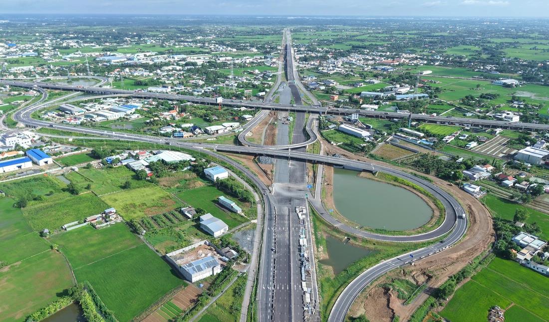 Hạ tầng khu Tây TP.HCM hoàn thiện, bất động sản nhà phố hút khách - Ảnh 1. Hạ tầng khu Tây TP.HCM hoàn thiện, bất động sản nhà phố hút khách - Ảnh 1.