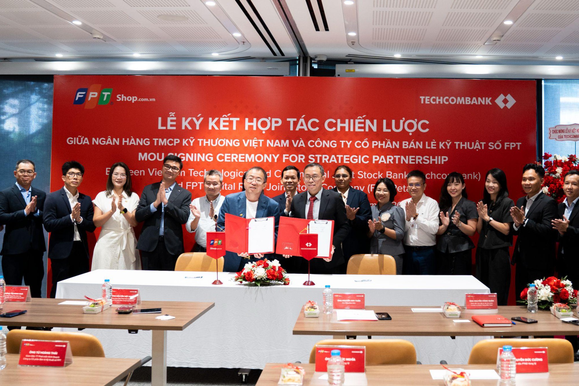 FPT Retail và Techcombank bắt tay phát triển hệ sinh thái tài chính số cho khách hàng mua sắm sản phẩm công nghệ- Ảnh 1. FPT Retail và Techcombank bắt tay phát triển hệ sinh thái tài chính số cho khách hàng mua sắm sản phẩm công nghệ- Ảnh 1.