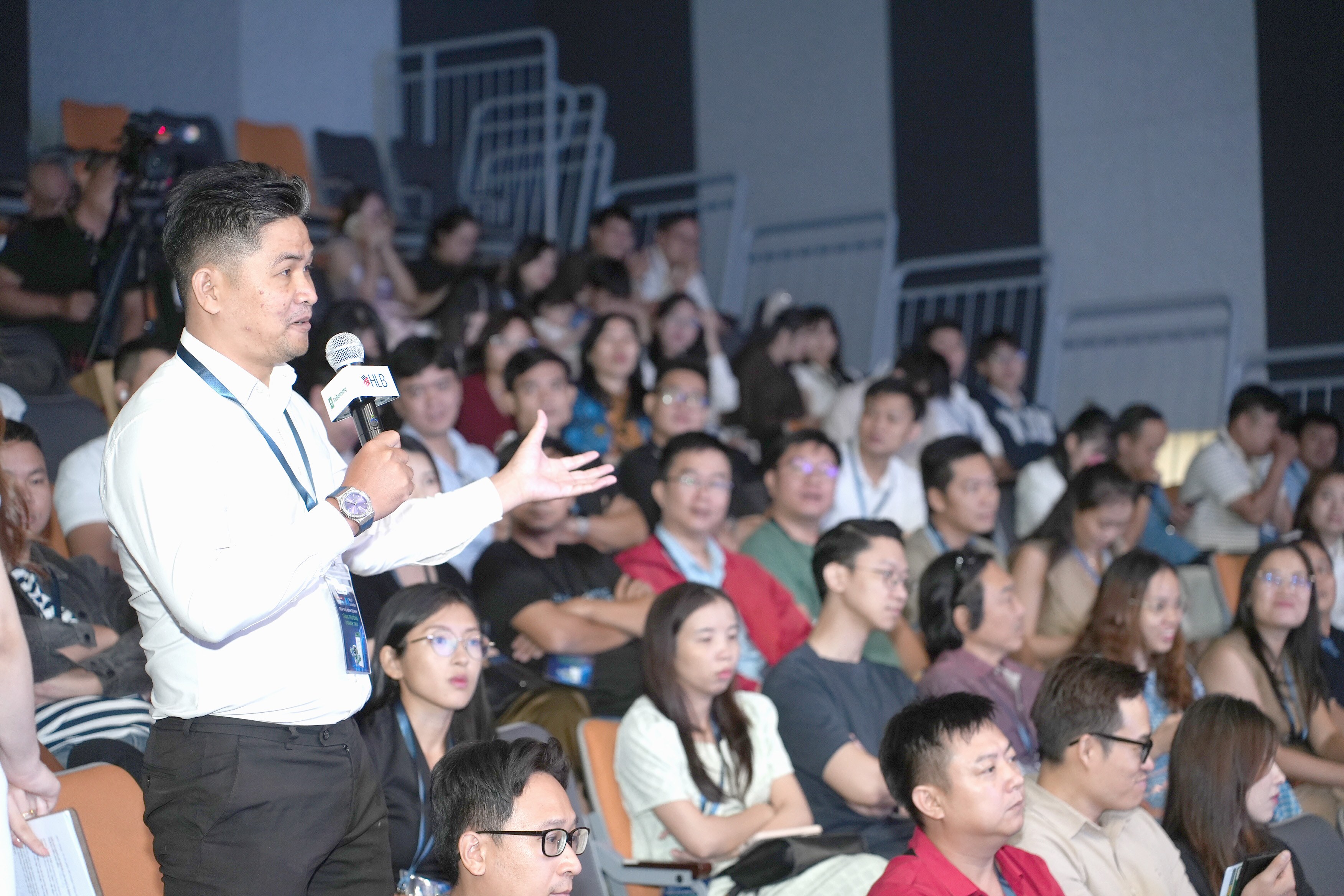 5,2 triệu hộ kinh doanh Việt Nam đang ở đâu giữa làn sóng AI- Ảnh 1. 5,2 triệu hộ kinh doanh Việt Nam đang ở đâu giữa làn sóng AI- Ảnh 1.