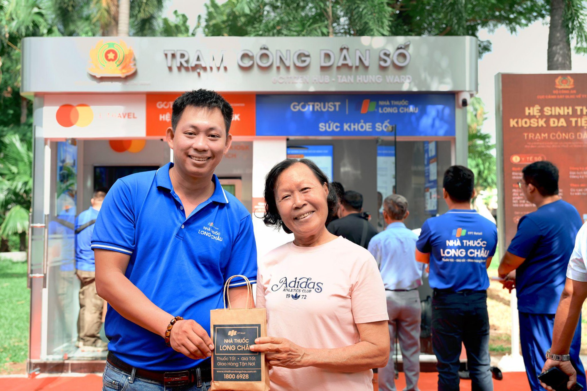 Một sáng kiến cải cách hành chính của Công an TP.HCM đang đưa tiện ích số “bám rễ sâu” hơn vào đời sống- Ảnh 2. Một sáng kiến cải cách hành chính của Công an TP.HCM đang đưa tiện ích số “bám rễ sâu” hơn vào đời sống- Ảnh 2.