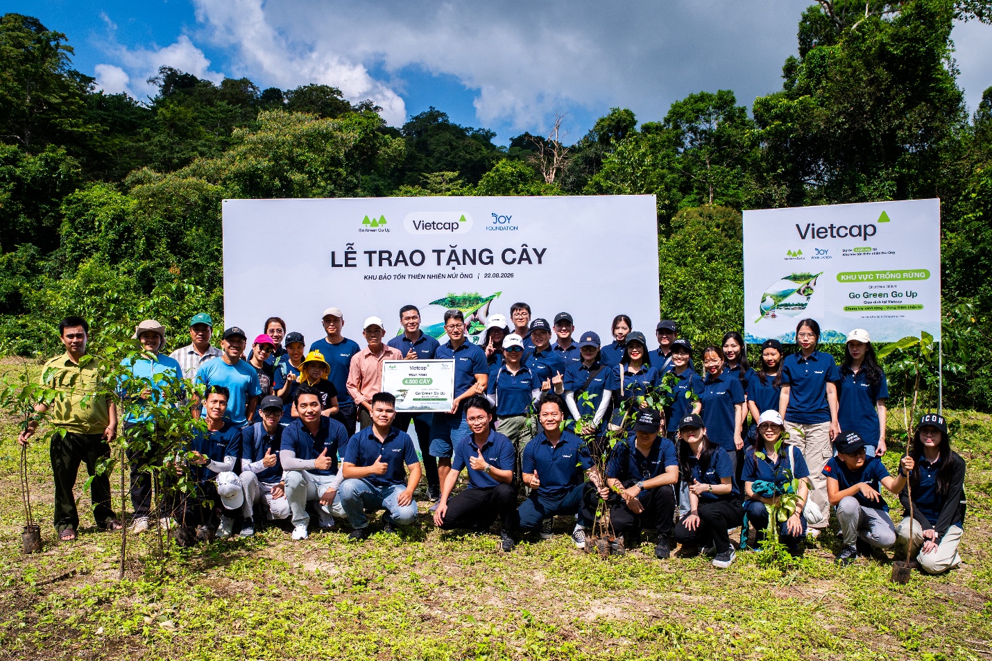 Vietcap tiếp tục trao tặng 8.000 cây, thành công khép lại Go Green Go Up mùa 2- Ảnh 1.