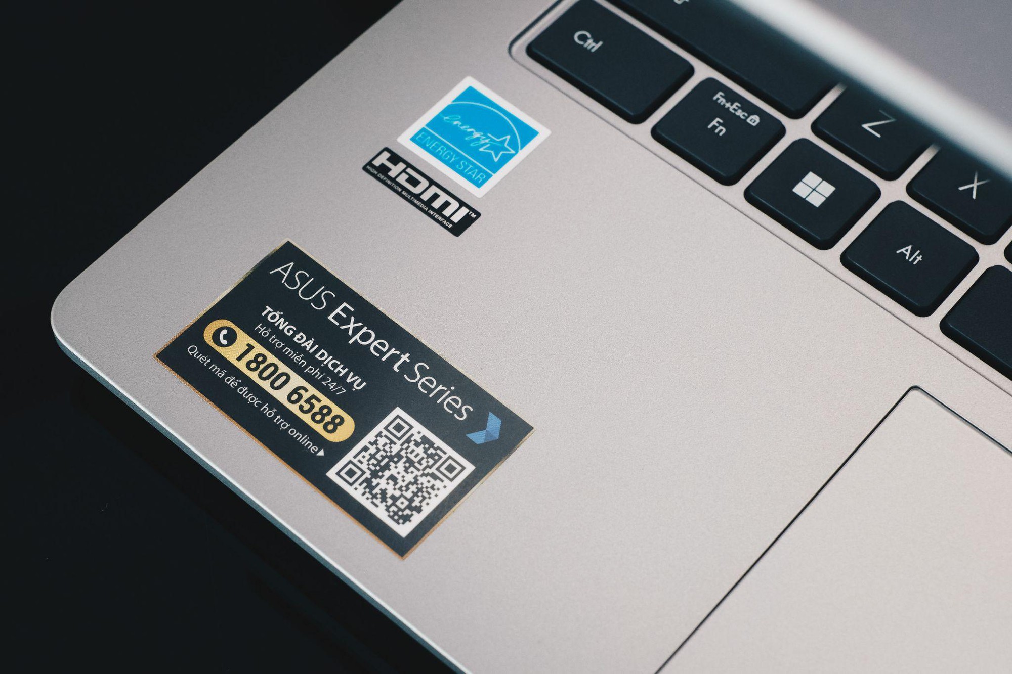 Laptop doanh nghiệp có những gì mà sinh viên cũng nên được hưởng?- Ảnh 1.