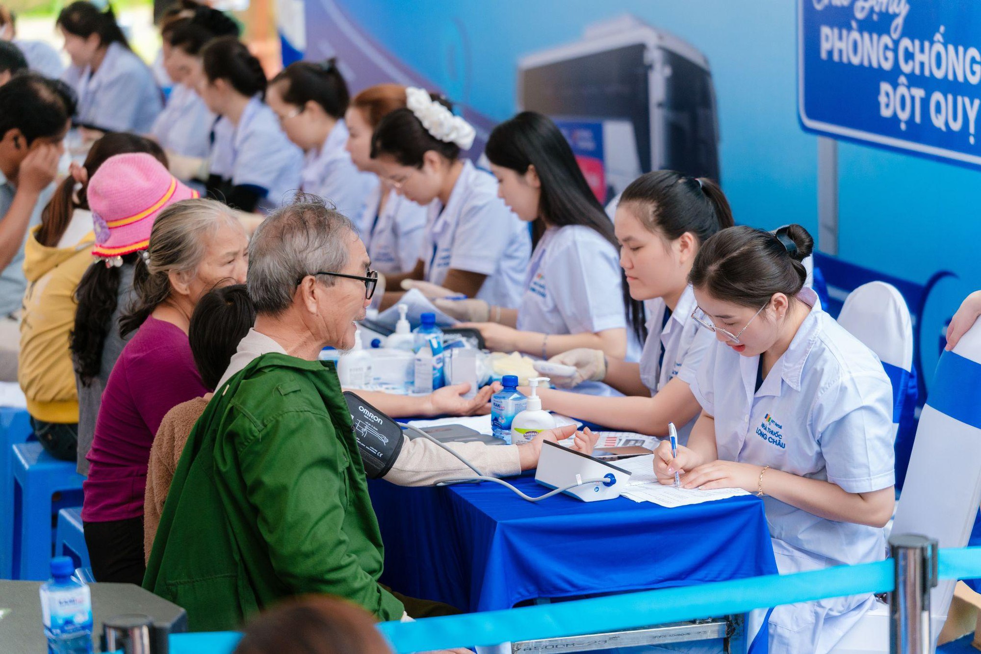 “Cánh tay nối dài” của ngành y tế trong dự phòng, quản lý đột quỵ tại cộng đồng- Ảnh 4. “Cánh tay nối dài” của ngành y tế trong dự phòng, quản lý đột quỵ tại cộng đồng- Ảnh 4.