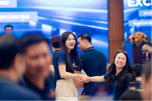 Khi Alumni trở lại: Kết nối hai thế hệ để giá trị FSB tiếp tục được truyền đi- Ảnh 2. Khi Alumni trở lại: Kết nối hai thế hệ để giá trị FSB tiếp tục được truyền đi- Ảnh 2.
